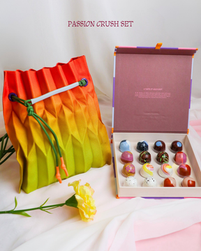 Box of 16 Bon Bon with MAKE Pleat Bag